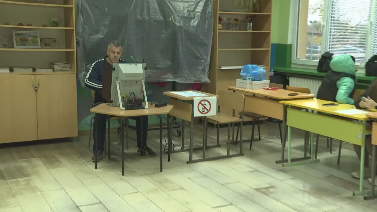 Изборни неволи в Малорад: Машина „хвана паяжини“, избирател изтегли половин метър бюлетина