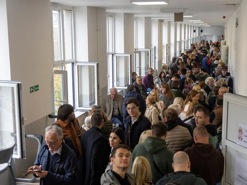Над 4 млн. сърби гласуваха за най-голямата избирателна активност от разпадането на Югославия (Обзор)