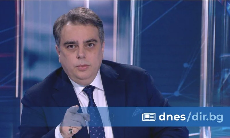 Асен Василев: 900 000 избиратели дадоха червен картон на Румен Радев