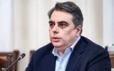 Асен Василев: Няма да посредничим в разговори с ГЕРБ за осигуряване на подкрепа за Андрей Гюров