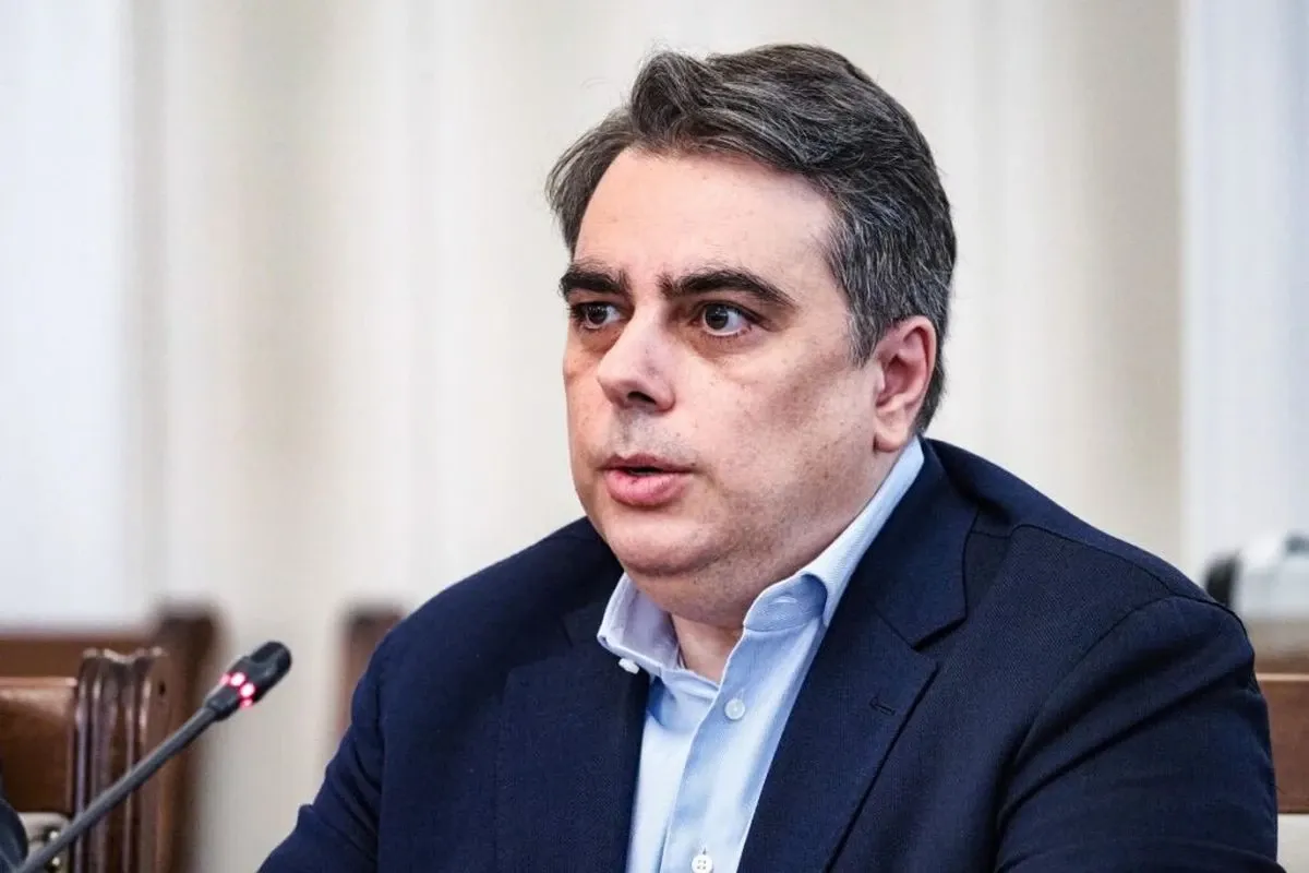 Асен Василев: Няма да посредничим в разговори с ГЕРБ за осигуряване на подкрепа за Андрей Гюров