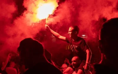 Сръбската полиция остави студентите да празнуват победата: В щаба на Вучич пееха за Младич (ВИДЕА)