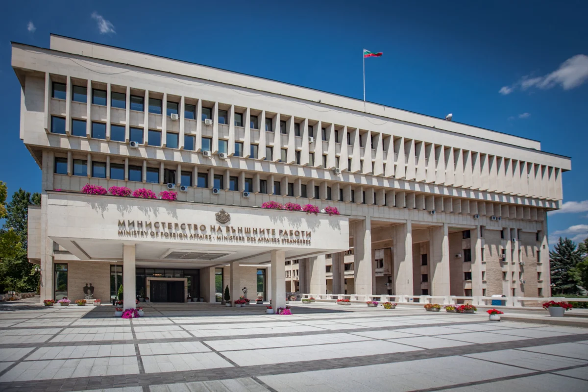 Приключиха изборите зад граница