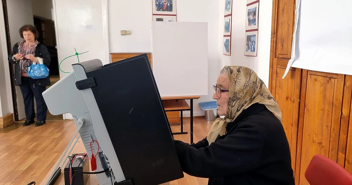 Радев има още около 6 месеца. Защо се спихна популистката вълна