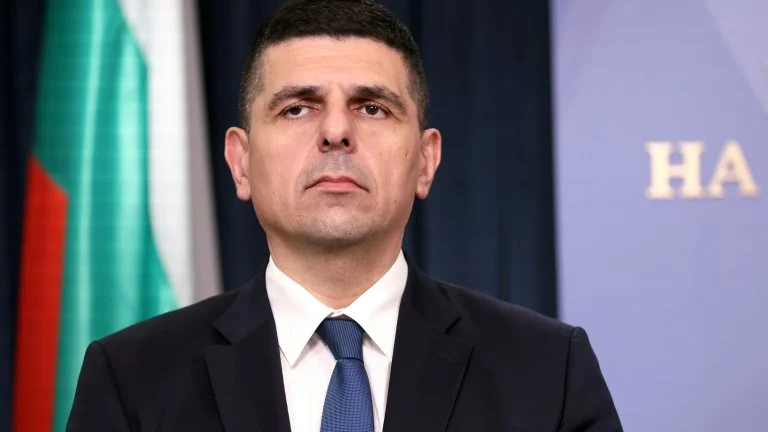 Мирчев: С халюцинациите за сглобки Радев затвърждава мнението, че Йотова не става за президент