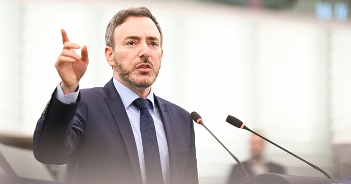 Евродепутатът Лагодински пише до Фон дер Лайен заради свалянето на сатирични страници у нас