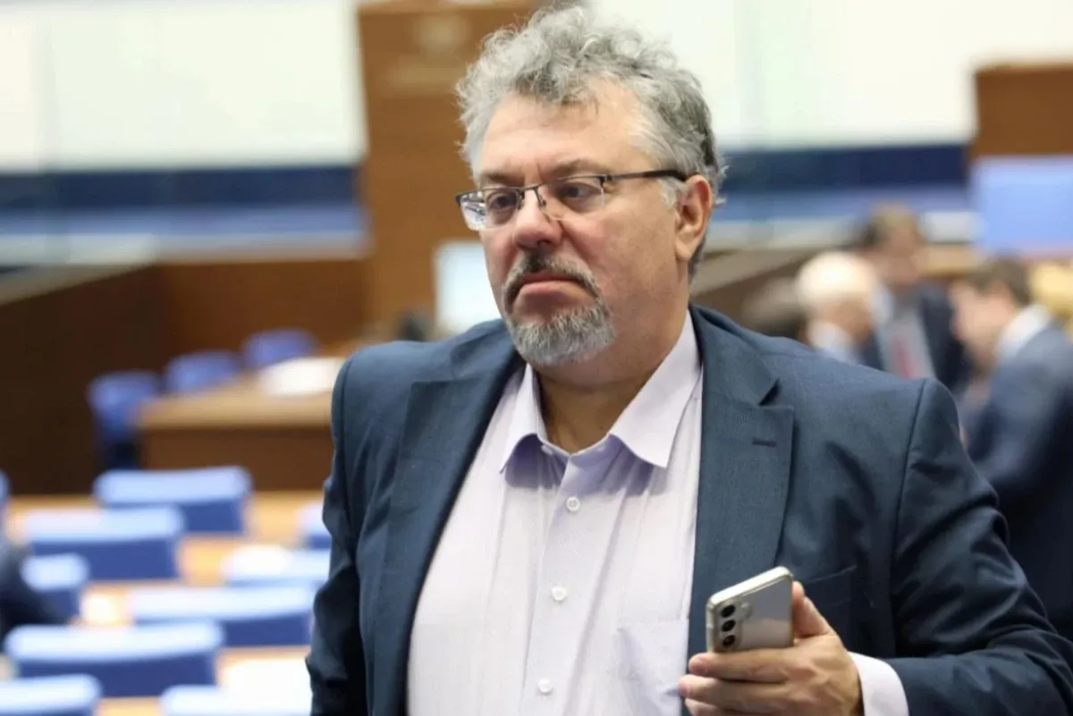 Манол Пейков: 9-годишната восъчна маска на „умерен политик“ на Радев се стопи!