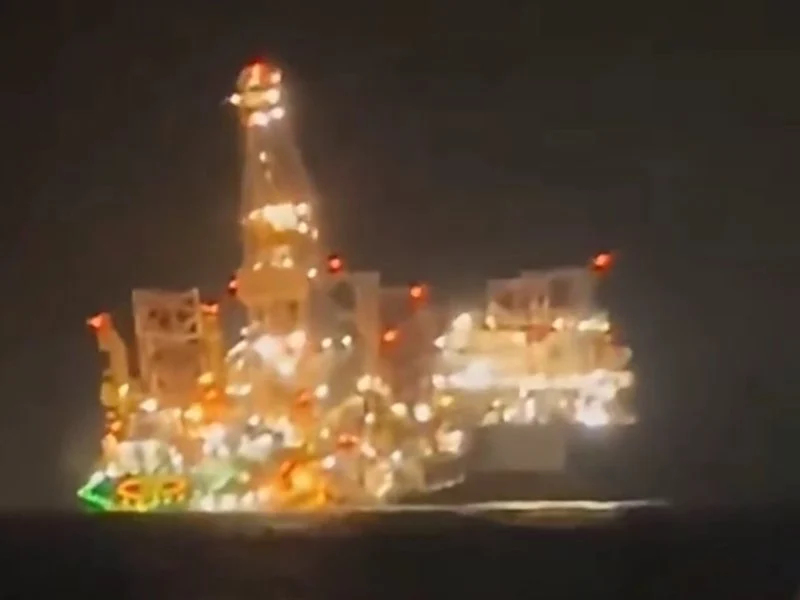 Загинал и изчезнали след потъването на голяма нефтена платформа в Атлантика (ВИДЕО)