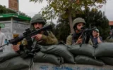 Израел спря британски политици по пътя им към Западния бряг