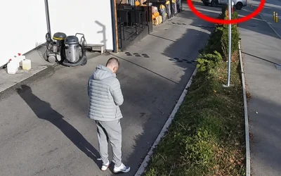 Два еднакви джипа ;Рейндж Роувър; край къщата на Слави Бинев минути преди убийството