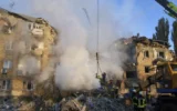 Примирие в украински град, където хората ядат плевели, за да оцелеят