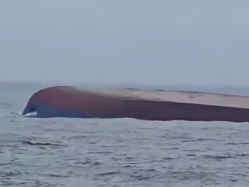 България готви мерки за обърнатия кораб край Констанца