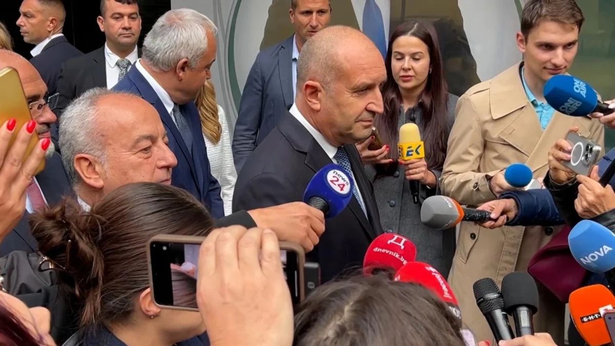 „Опитът на правителството да назидава медиите е опасен“: АЕЖ отговори на пресцентъра на Радев