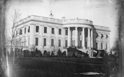На 13 октомври 1792 г. е положен основният камък на Белия дом