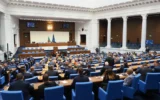 Депутатите заседават извънредно