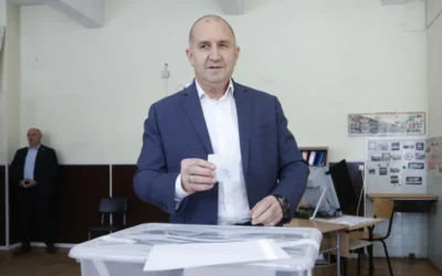 След агитацията и инструктажа към медиите как да го отразяват: Радев „стреля“ към Николай Денков и как той „процедирал“