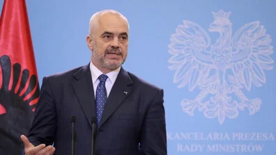 Еди Рама: Няма да подам оставка, правителствата се сменят чрез избори, а не с коктейли „Молотов“