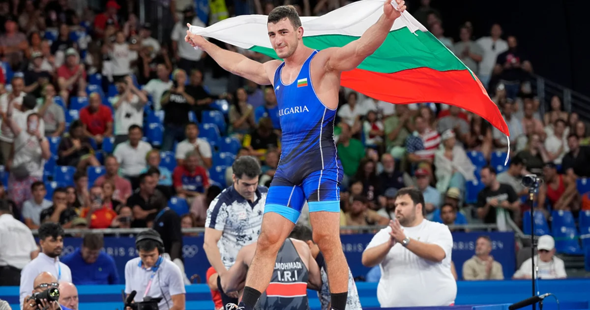 На фона на драмите в борбата: Семен Новиков вече е и световен шампион