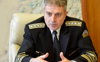Правителството решава дали да предложи на Йотова да освободи адм. Ефтимов от военна служба
