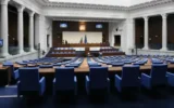 Парламентът се събира извънредно за „Старлинк“ и помилванията
