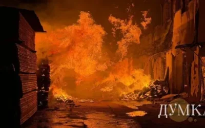 Руски дрон удари жилищен блок в Харков, има четирима ранени
