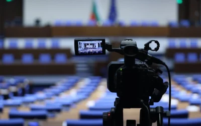 Парламентът заседава извънредно заради палежа на антени