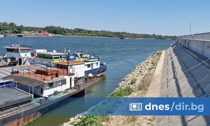 Десетки български кораби са блокирани в унгарските води на Дунав