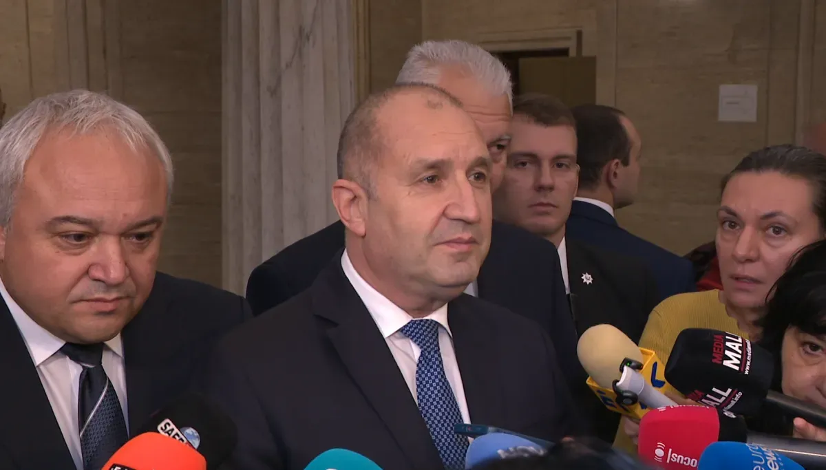Румен Радев: Нямаше как да разкрием кой е запалил антените на Starlink, извършителите щяха да избягат