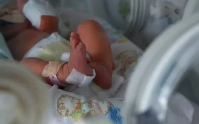 Едва 750 грама: Лекари в Бургас спасиха бебе, родено почти четири месеца по-рано