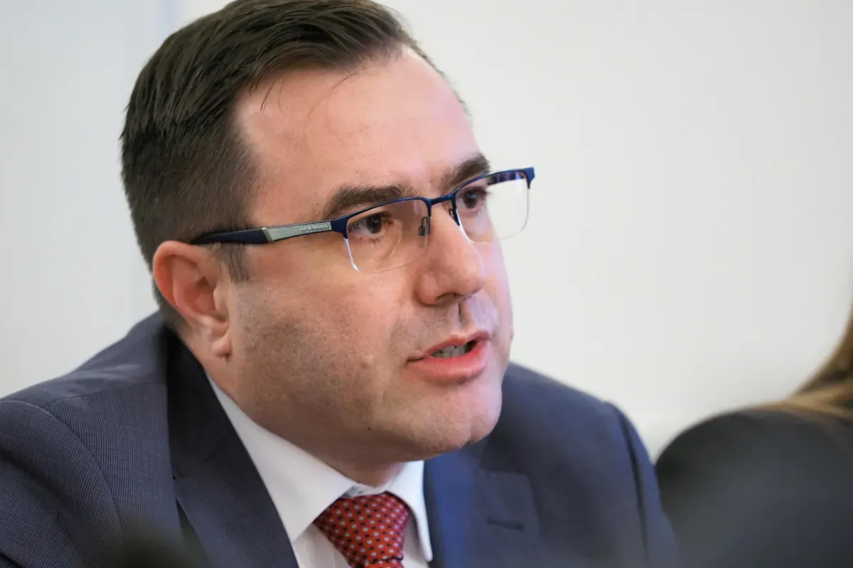 КЕВР: Няма да има увеличение на цената на тока и парното от 1 януари