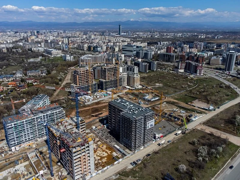 Есенно охлаждане за заемите, но взетите са двойно повече от парите на депозит в банки