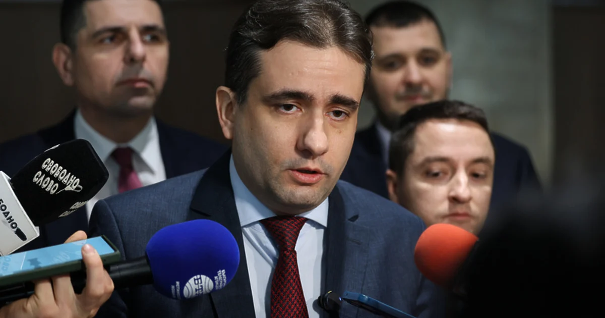 ;Демократична България; внася в НС декларация срещу участие на наши войски в Украйна