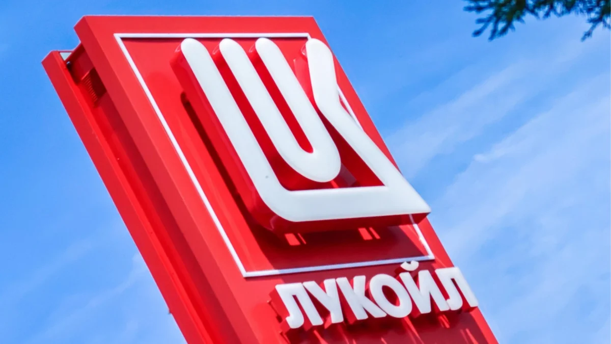 Удължиха лиценза за дейността на „Лукойл“ в България с още 4 месеца