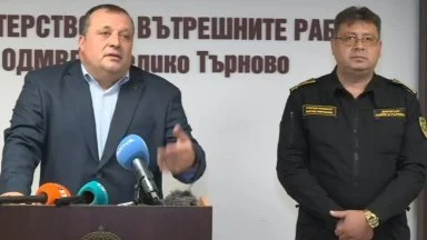 Мокър път довел до удара с изгорелите камиони, единият може да е бил без ГТП