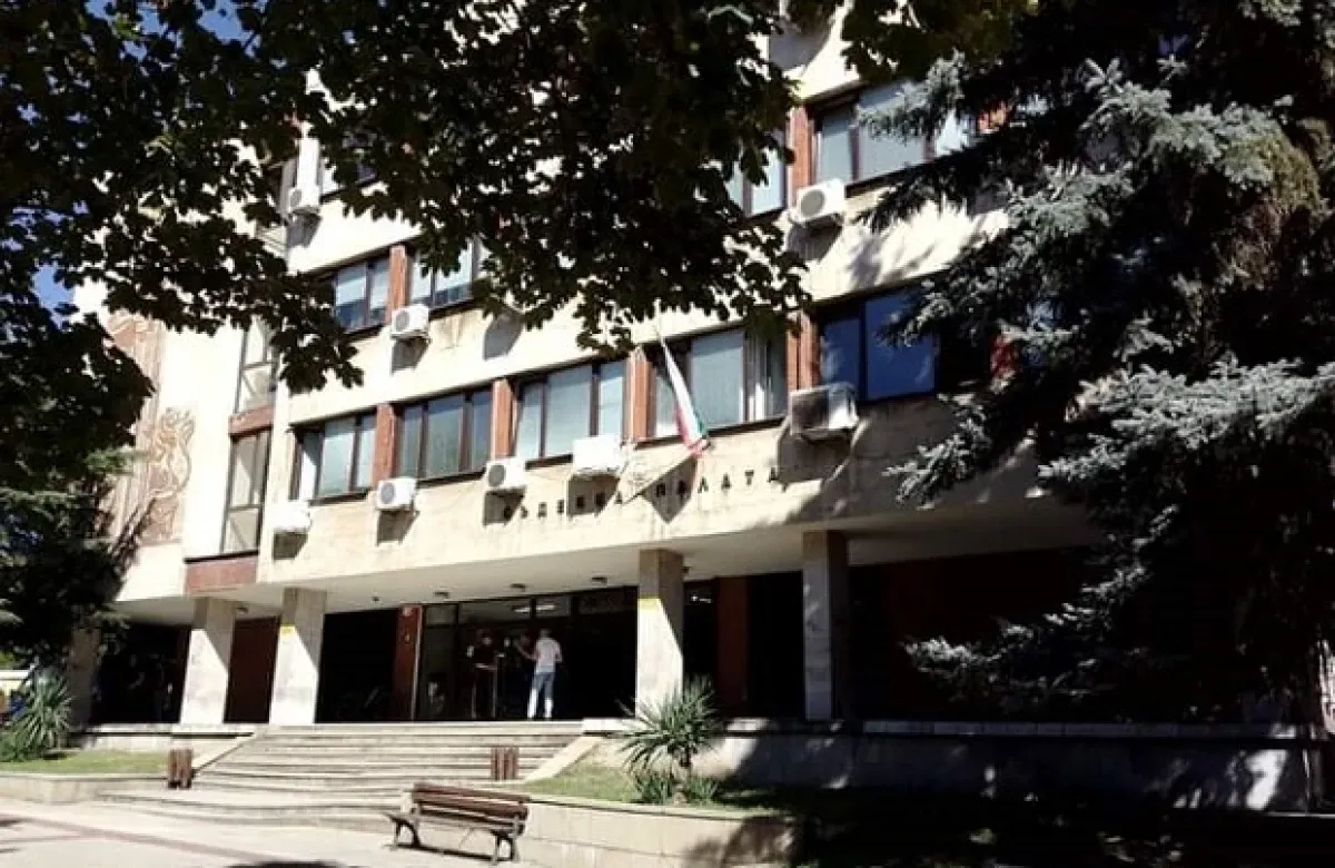 Обвиняемият за нападението над полицаи в Кочериново остава в ареста
