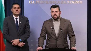 ГЕРБ за кораба: Докато България пълзи по тревата, дързостта на агресора нараства