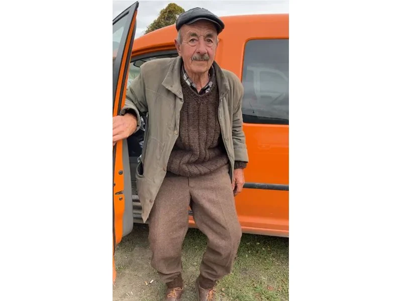 79-годишен овчар продава домашно сирене на пазара в Девин, но проверка го накара да си тръгне