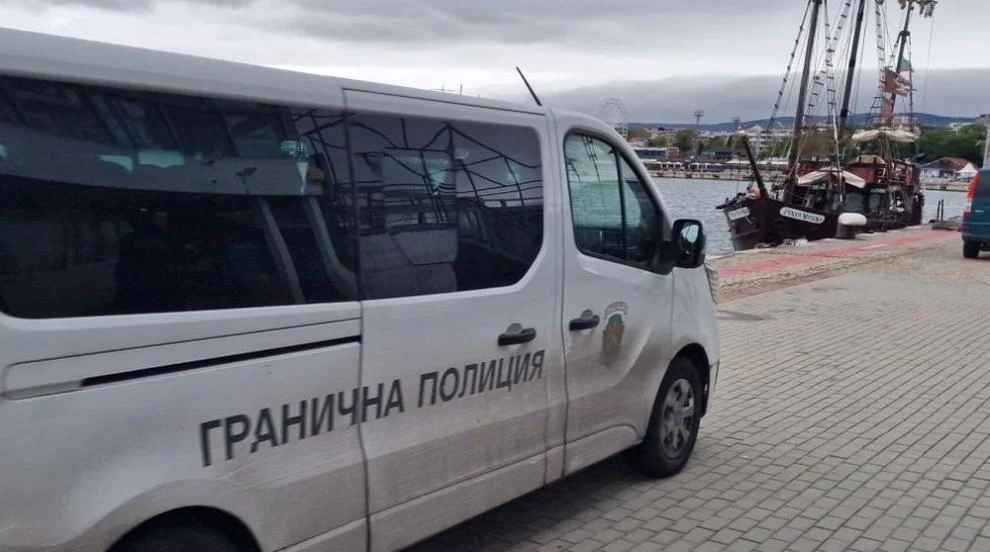 Спасяват петима моряци край Крапец, общо 18 са били на борда