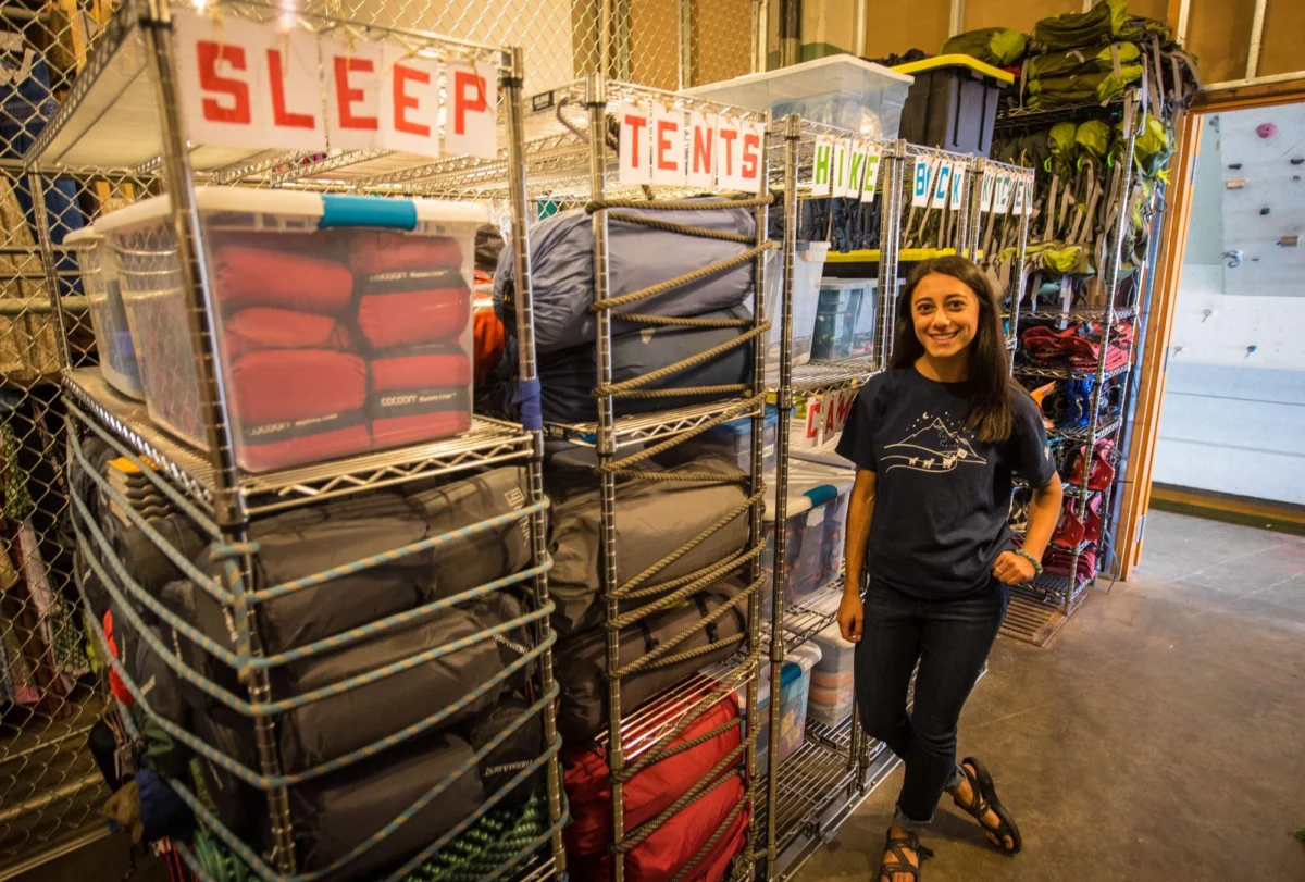 Библиотека дава под наем палатки, бинокли и уреди за мечки. Книгите вече не са достатъчни