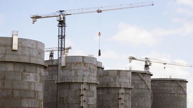 Високите цени на тока и газа удрят производството – кой ще поеме щетите