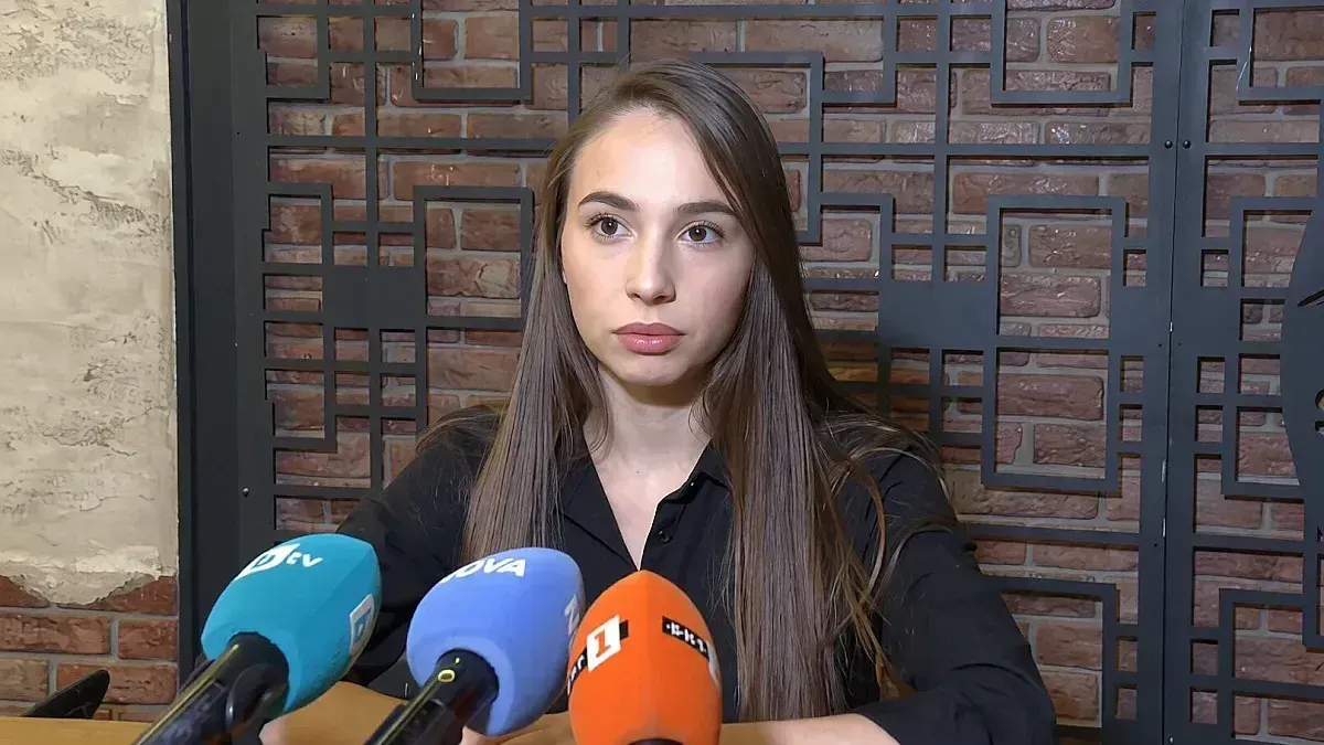 Ива Михайлова се прибра в България