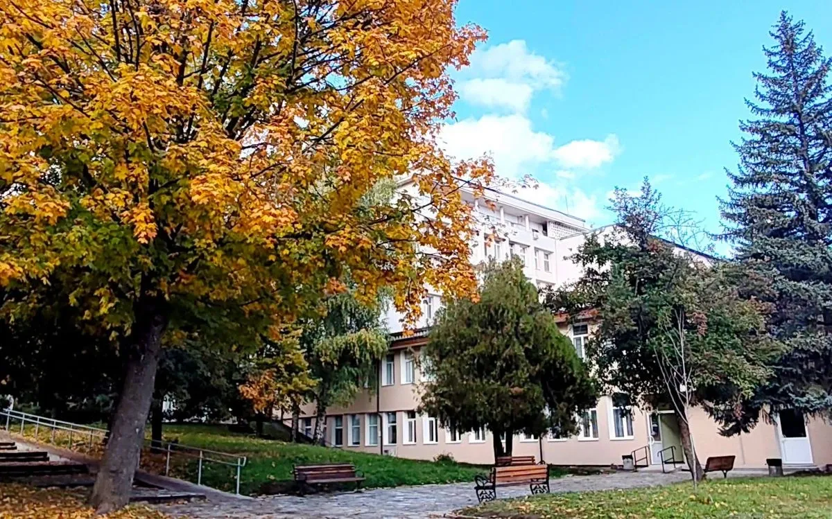 Четирима невролози от болницата в Разлог за предупредителните знаци, златните часове и шанса за възстановяване при инсулт