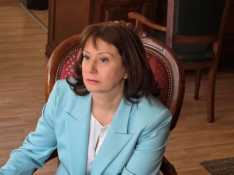 Велислава Делчева: Ученическите екскурзии стигат 60 евро, родителите трябва да имат избор