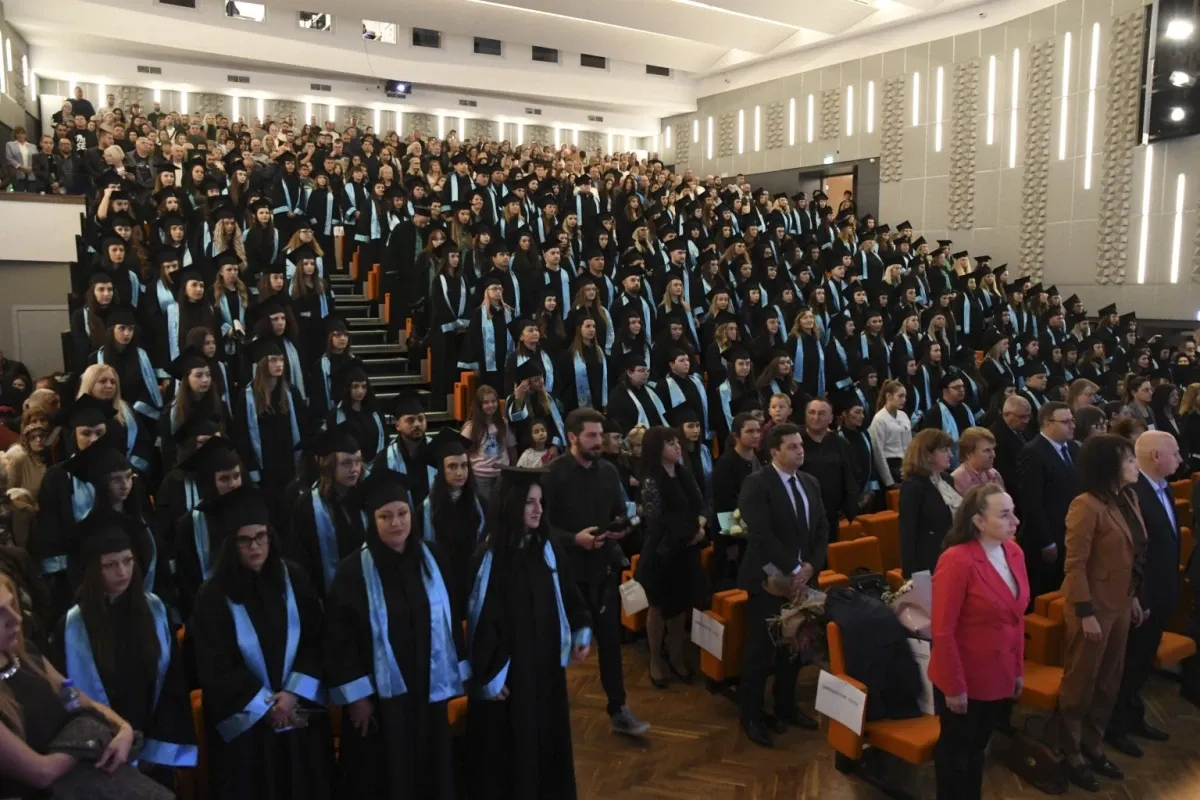 266 бъдещи учители получиха дипломите си в Стара Загора