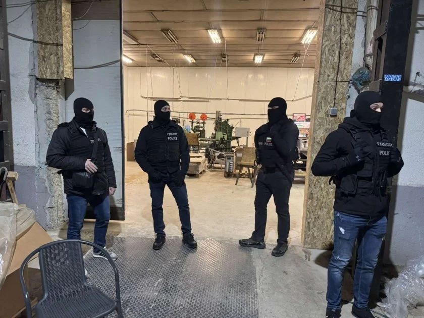 Разследващите установяват от кога е действала тайната фабрика за цигари в Карнобат