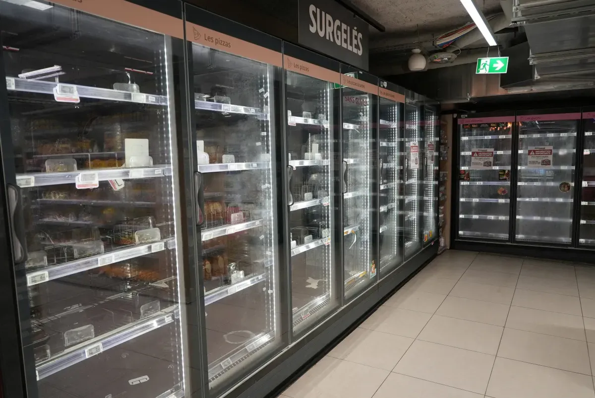 „Трябва да изхвърлим всичко. Огромна загуба на продукти“: Как хакерска атака на хладилници развали тонове храна (ВИДЕО И СНИМКИ)