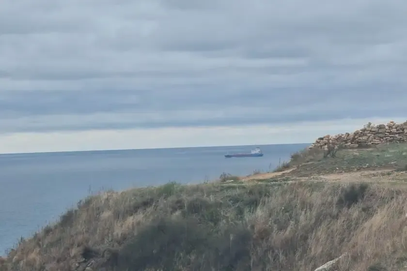 Контейнерите от потъналия кораб в Черно море крият риск от замърсяване