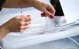 Млади хора с интелектуални затруднения гласуват уверено