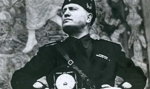 На 30 октомври 1922 г. Мусолини поема властта в Италия