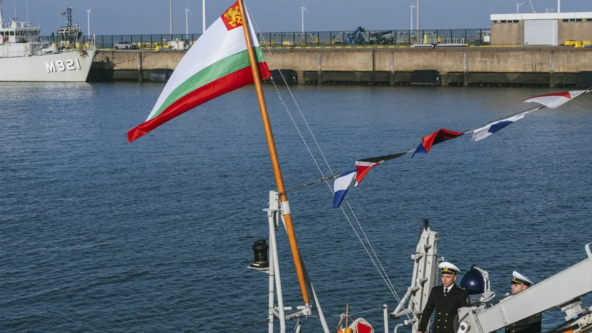 България получи от Белгия първия от 7 нови кораба за борба с морски мини